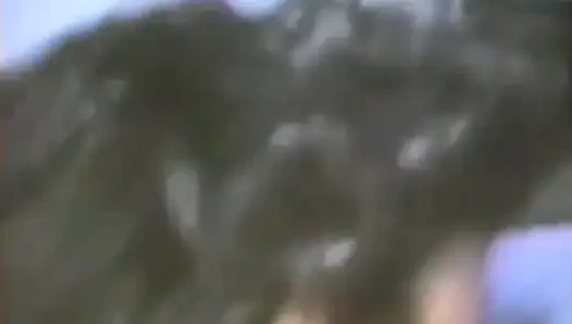 İki klasik lezbiyen dildo ve dildolarla sikişiyor