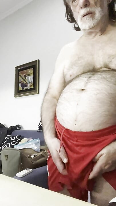 המאמן קארל מתגרה