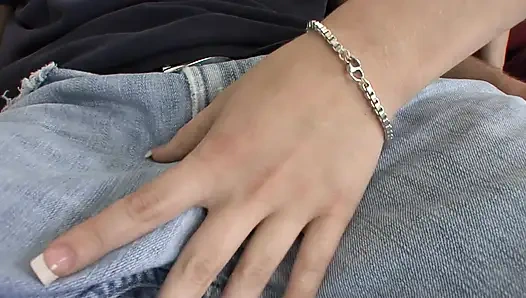 Böses mädchen von hinten für ihre schlechten noten gerammt