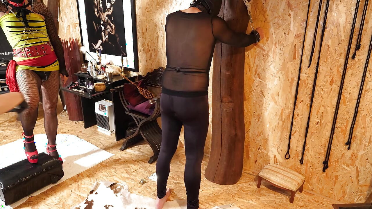 미스 질리엄, 미스 Karla 그리고 Kiki 스트랩 피스팅 펨돔