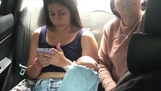 Orgazm olan kızlar uber'de heyecanla çığlık atıyor