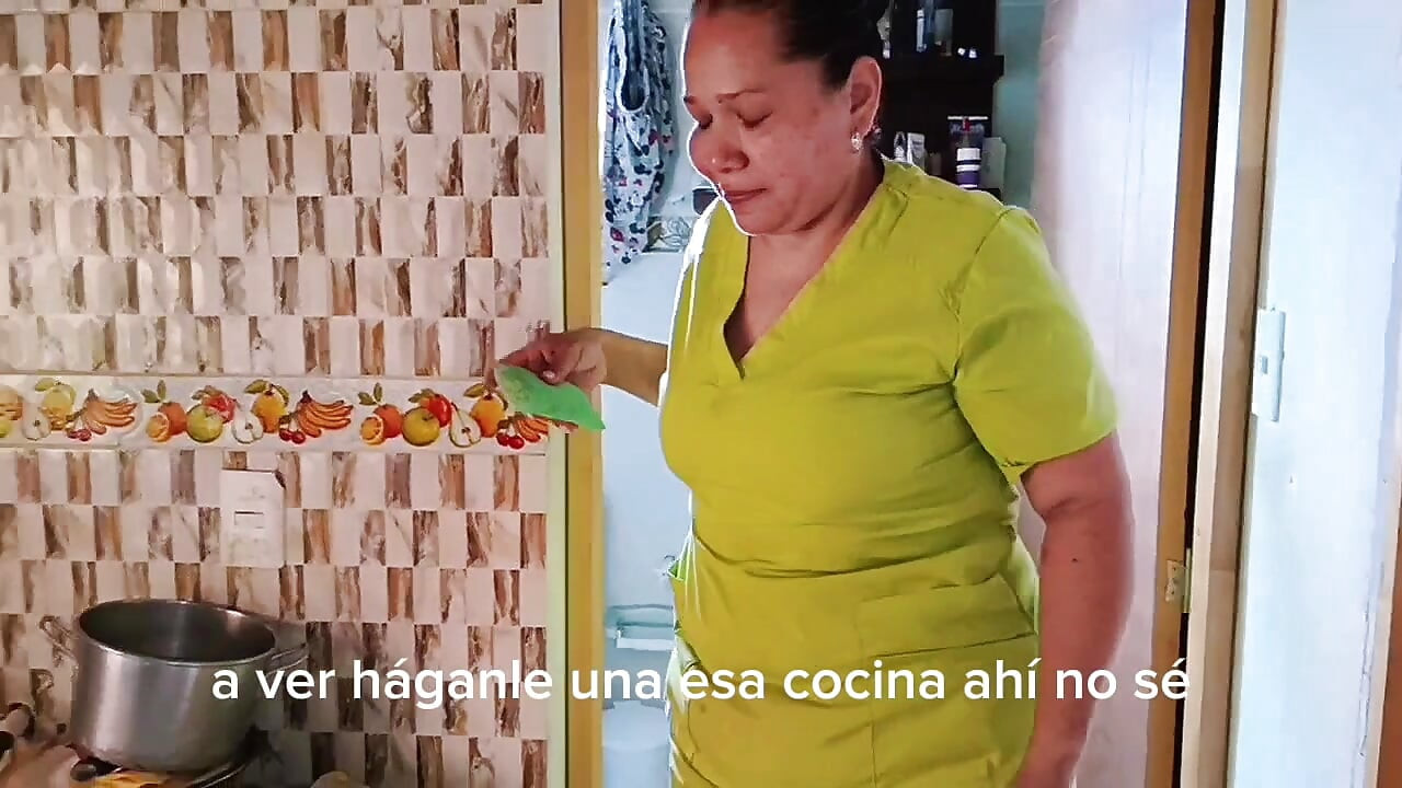 Στο παλιό μου αφεντικό αρέσει να βλέπει το μεγάλο μου κώλο
