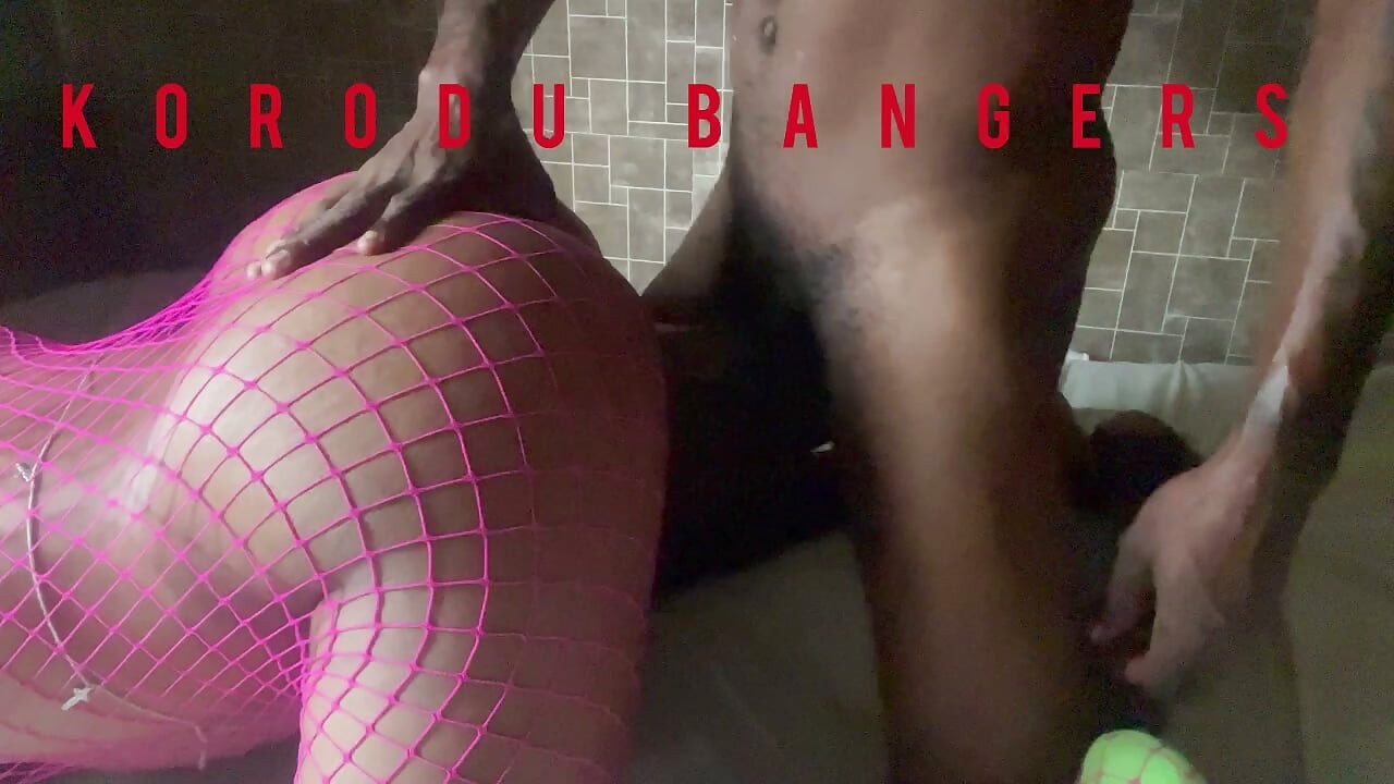 My landlord's daughter always horny so i keep servicing her pussy