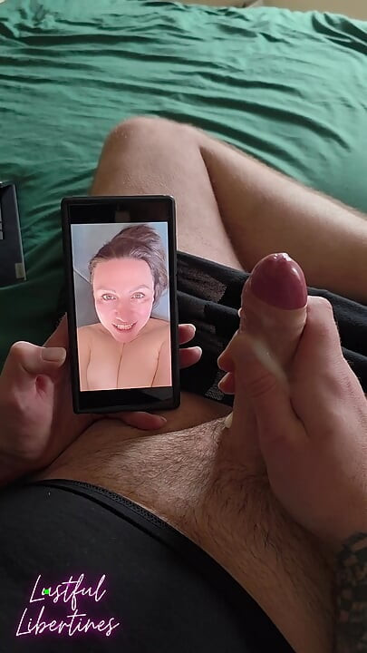 Acidental facial com minha melhor amiga madrasta milf se entregou a uma chamada com tesão ela é uma madura peluda insaciável