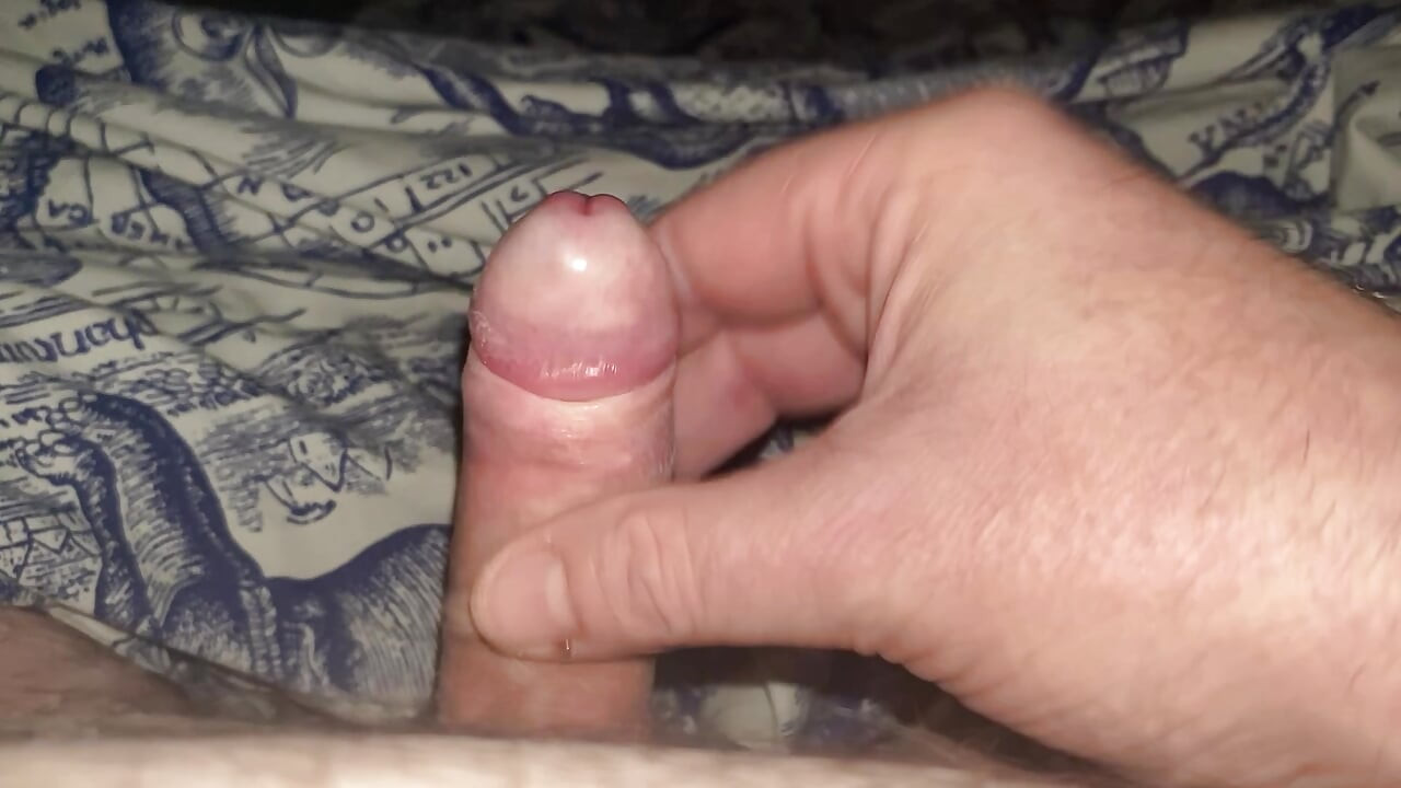 Muito pequena punheta com pau e gozada