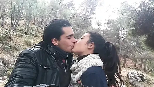BÜYÜK GÖTLÜ ESMER KADıN AÇıK HAVADA DAĞDA SEKS YAPıYOR