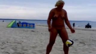 Nakedpussy am Strand mehr