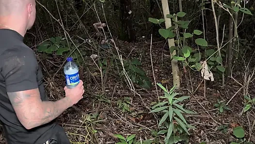 Wir Treffen Eine Notgeile Wanderin, Die Sich Im Wald Verirrt Hat, Und Gibt Ihr Doppelt so Viel Schwanz