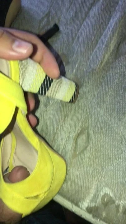 Tacones amarillos