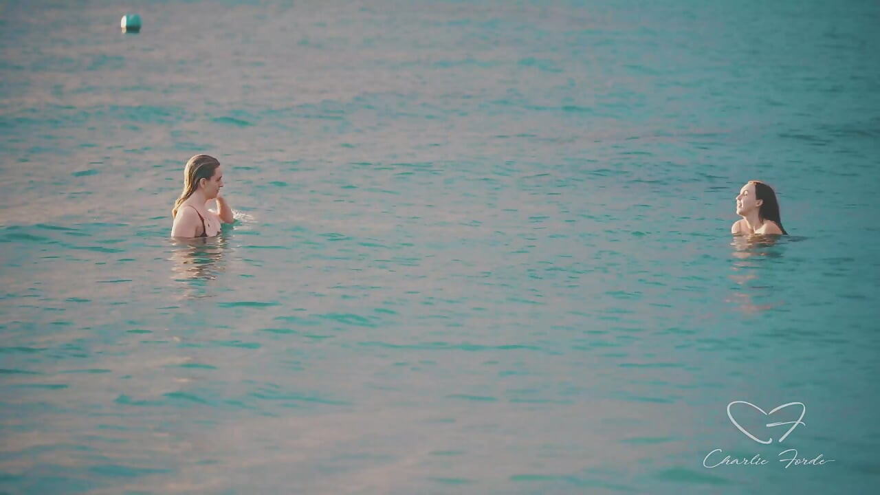 Ξεθώριασμα με τον Charlie Forde, Olive Gee