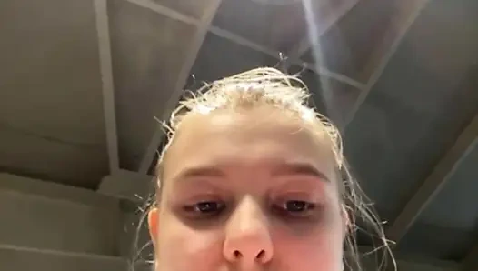 Masturbating in the gym with jucielussie