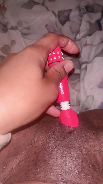 Watch me play with my fat black pussy