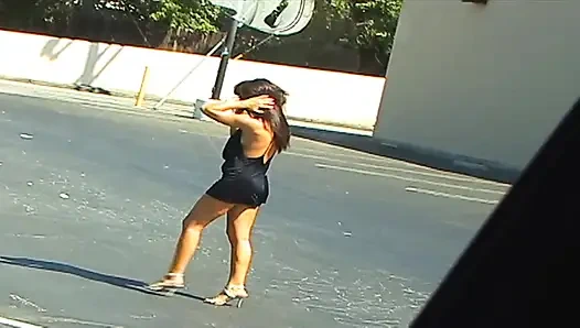 Merebut cewek yang menyenangkan menunggu terbuka lebar untuk penetrasi kontol besar