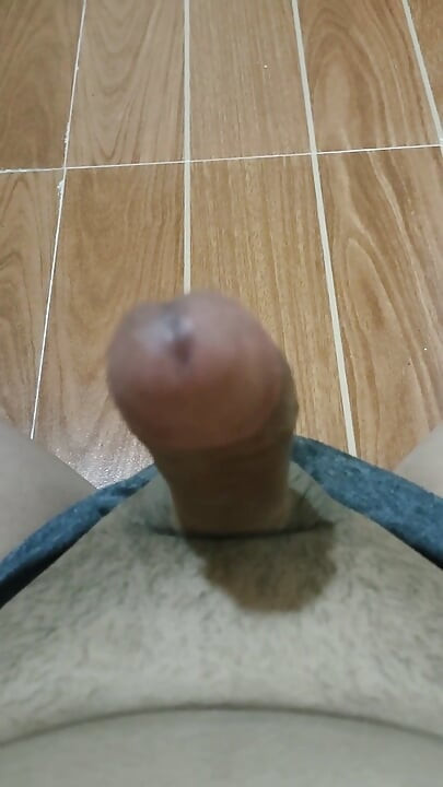 Tek başına mastürbasyon yapıyor