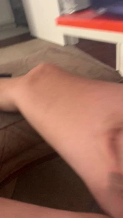 Papà trasandato si mostra da solo