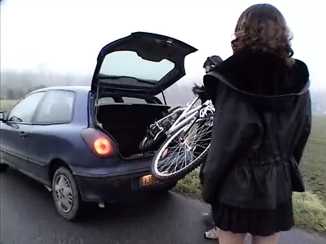 Hai nóng mùa hái nho hậu môn babes