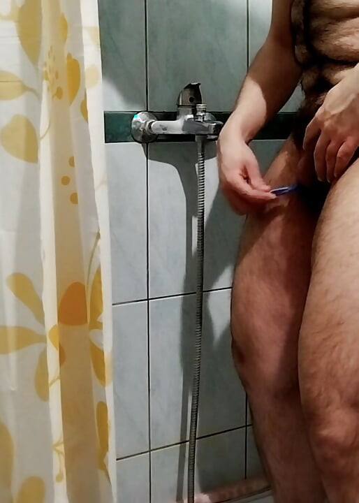 Genç eşcinsel çalısını kesiyor