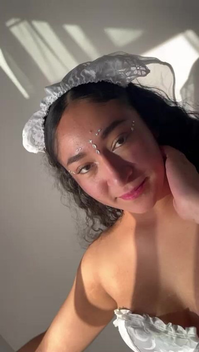 Get to know a little about me, if you like it, stay and follow me, darling.