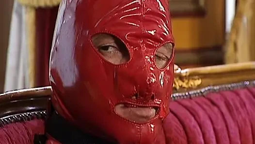 Pelacur Jerman bertopeng di-dped di pesta seks kulit terpanas