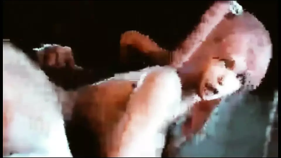 两个香港的女孩在怪物世界中被怪物困住