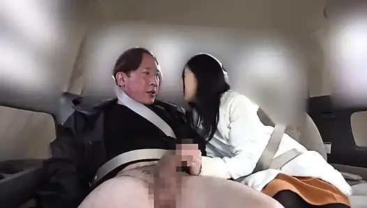 Ласкают публичными поцелуями, пока напряжение не сломается