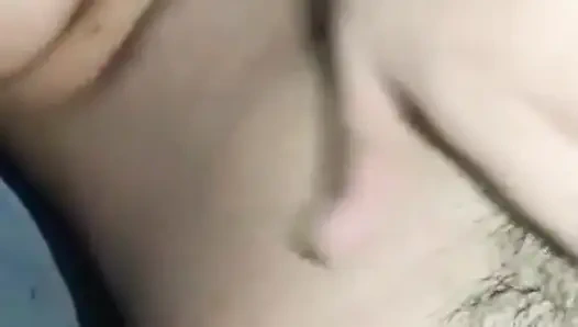 Desi heißes mädchen nimmt bad und fingert sich selbst