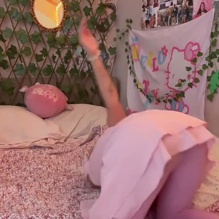 muslim- yoga- in- hijab- in- bed