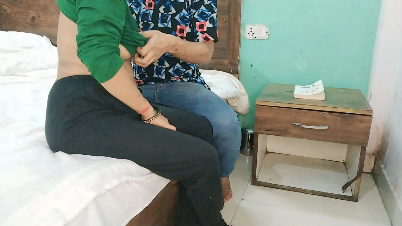 Desi lakri ko tanár ne kapre utar kar choda hardcore szex