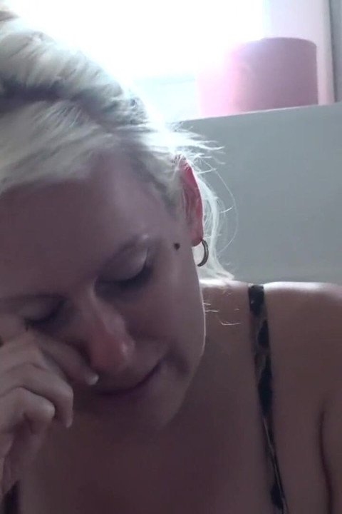 彼女の奴隷が食べるための耳垢