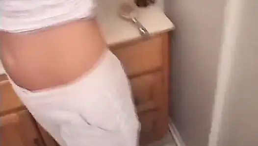 Sarah moon nyepong maxx di kamar mandi