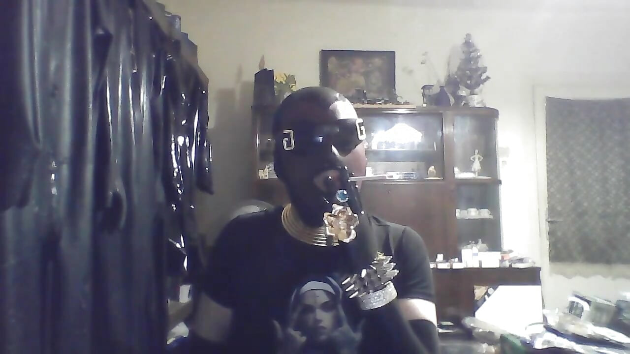 Latex Smoking 3
