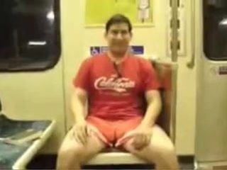 Tipul se expune într-un tren