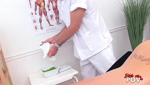 BlowMePOV analfick für teenager mit kleinen titten während böser massage