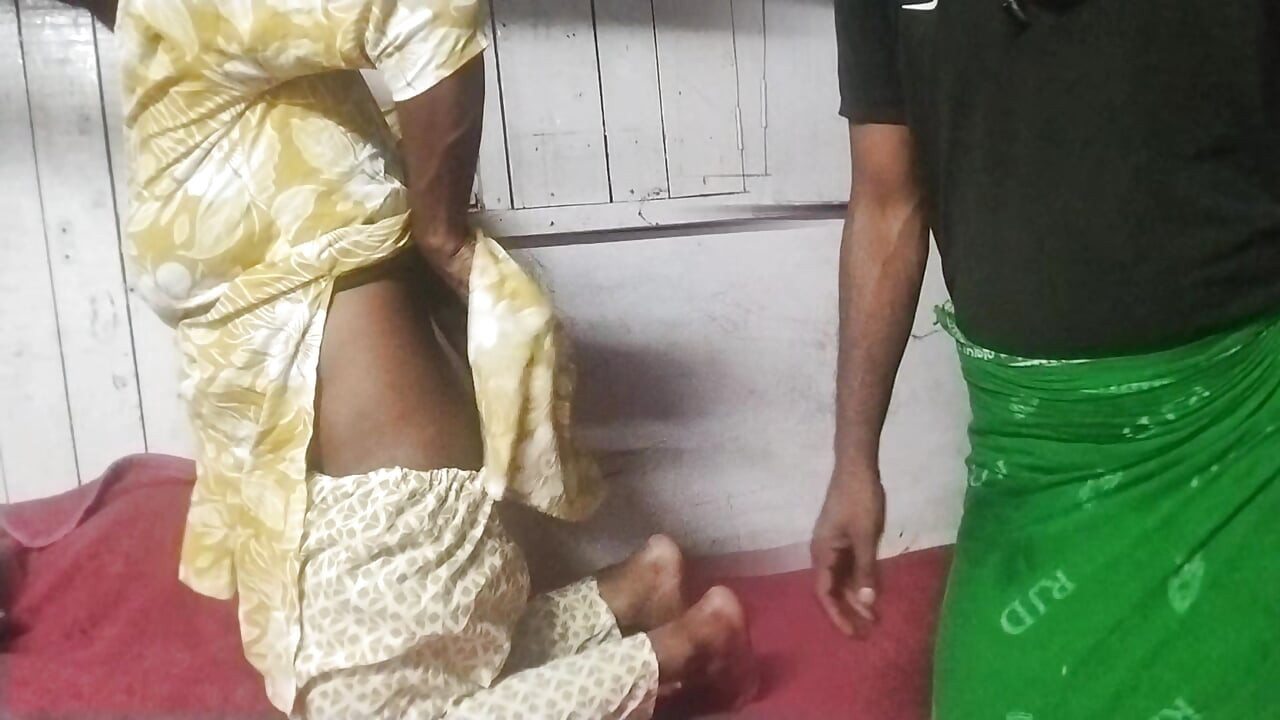 India shemale get big hard sex from the big man delhi boy