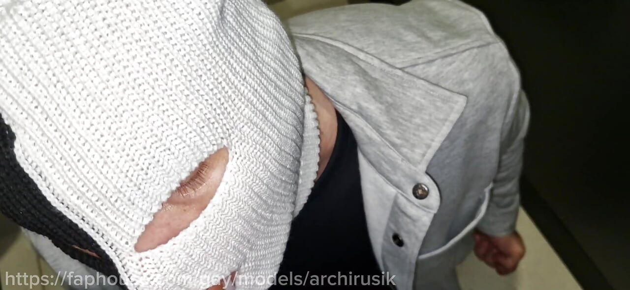 A Random Passerby Sucked My Dick in the Public Toilet of a Shopping Mall and Ate My Cum!