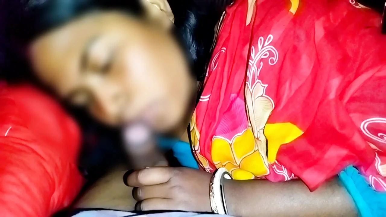 Steamy Bathroom Encounter: Hot Stepmom's Forbidden Lust with Stepson at Home