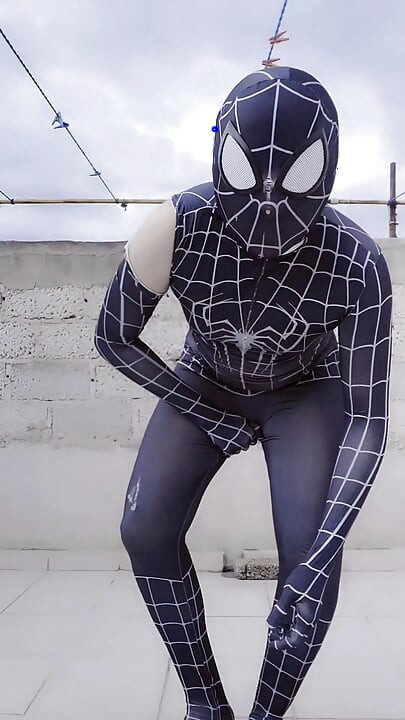 Spider-Man showing his ass on the roof