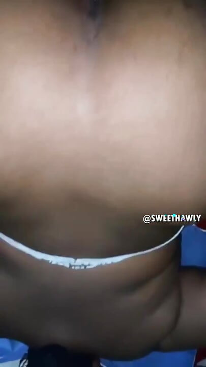 Enquanto eu estava fodendo seu anal, ela estava usando o vibrador para foder sua buceta