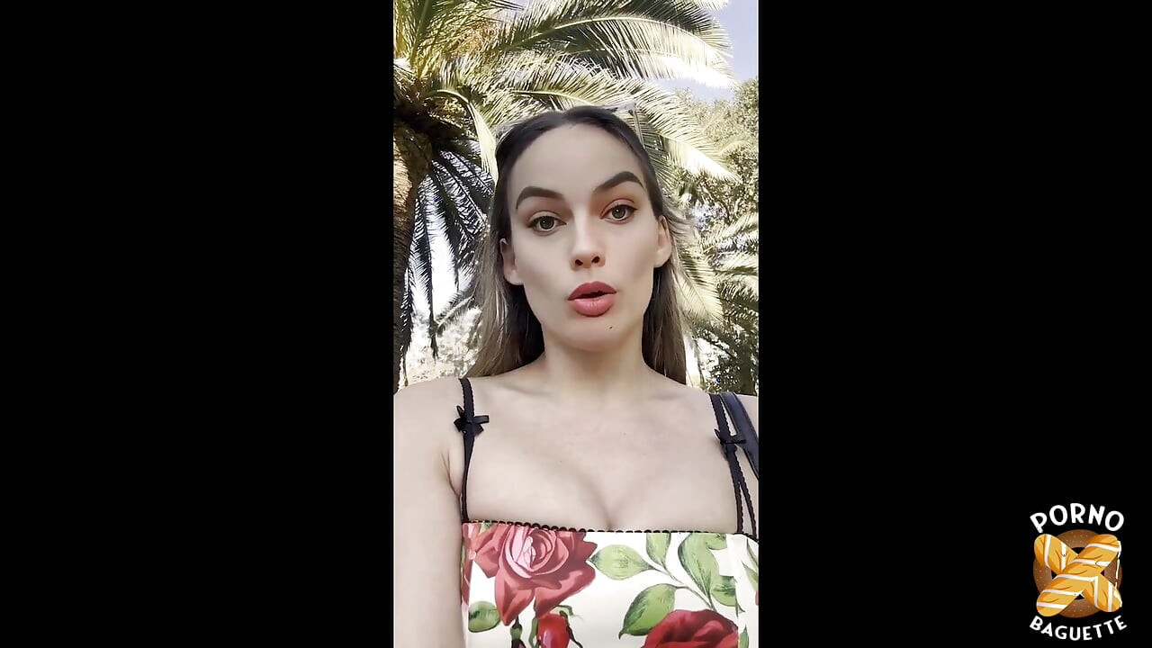 Chloé, hermosa morena, quiere que la follen muy duro