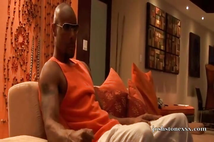 Nina Linda dakshin samudr tat par jaati hai