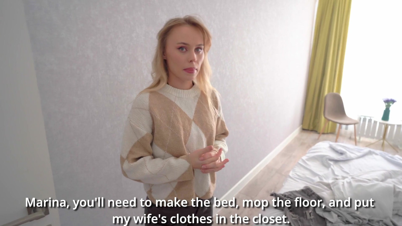 新来的女仆做不好，所以她不得不操她的小穴并在嘴里射精