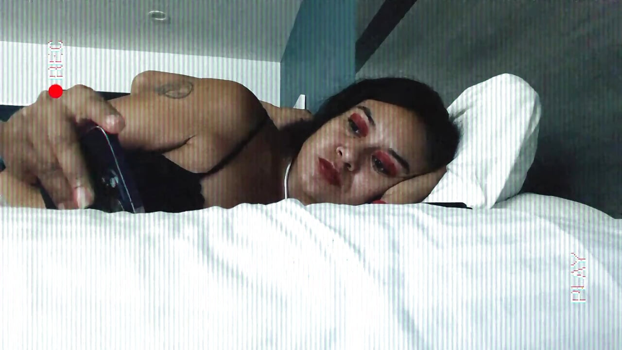 Banging and Chatting with Viewers on a Live