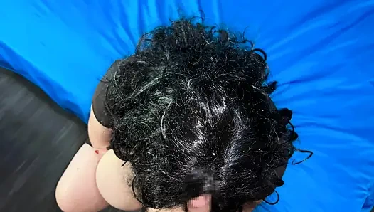 Üvey oğul büyük memeli üvey annesini anal sikiyor ve büyük götüne boşalıyor