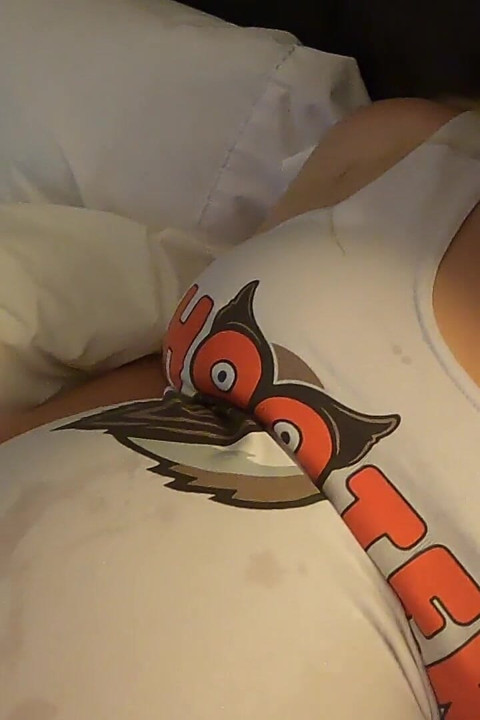 Cheating Pregnant Wife Gives Stranger a BJ in Men’s Room