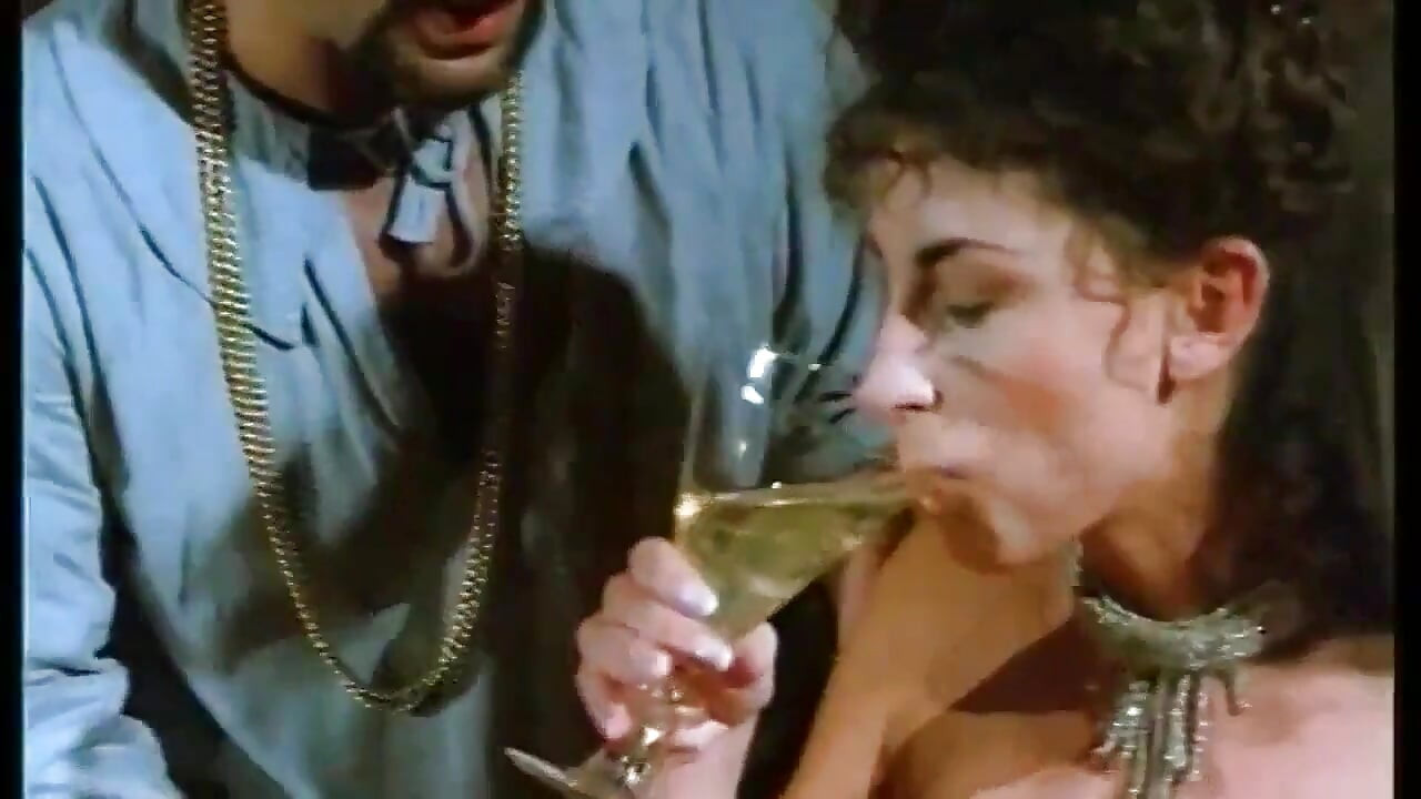 Riesige möpse, behaarte muschi, anal penetriert, retro-orgasmus