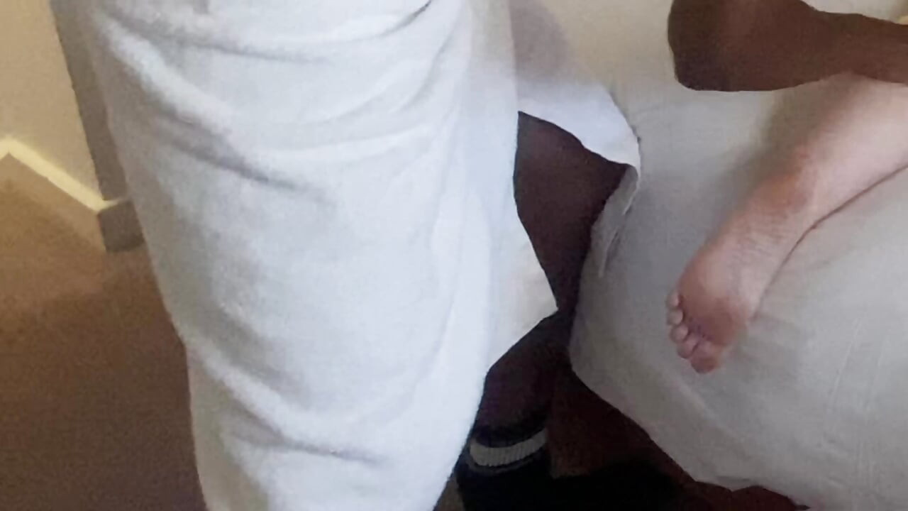 Britische kurvige milf Anne Marie ehefrau trifft morgens heißen BBC für Ölmassage im privaten zimmer