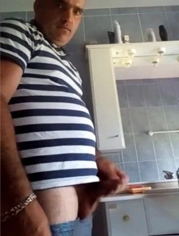 Daddy showing off at restoom 300719