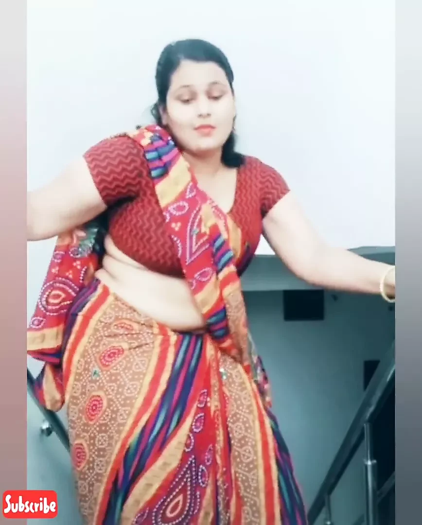 Hot Bhabhi Dancing