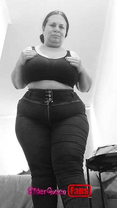 Essayer un jean BBW gros cul