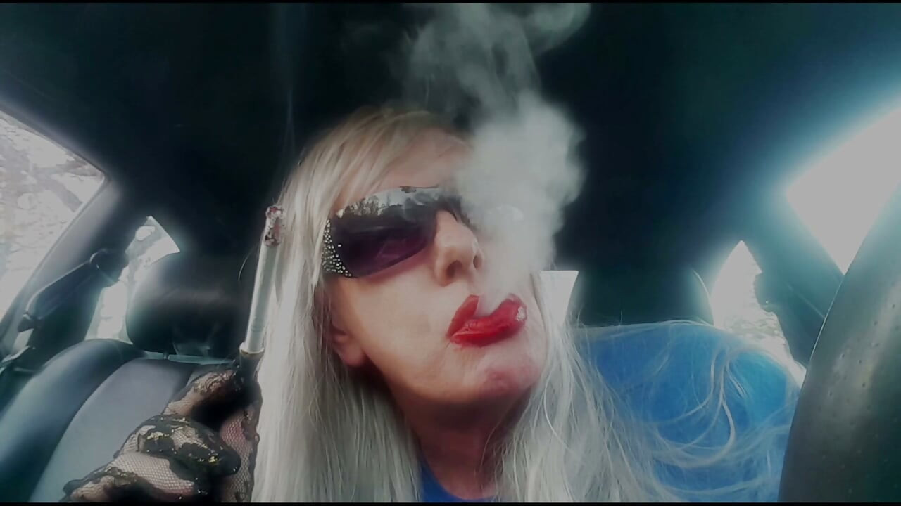 YOUR RED HEAD AUNT RUTHIE DESTROYS A MARLBORO 100 IN HER CAR